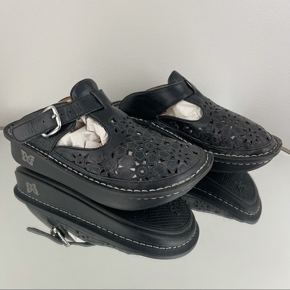 ALEGRIA Classic Breezy Dusty Black Lazer Cut Clog - Picture 2 of 11